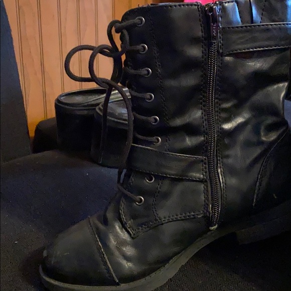 Black lace up boots - Picture 5 of 5